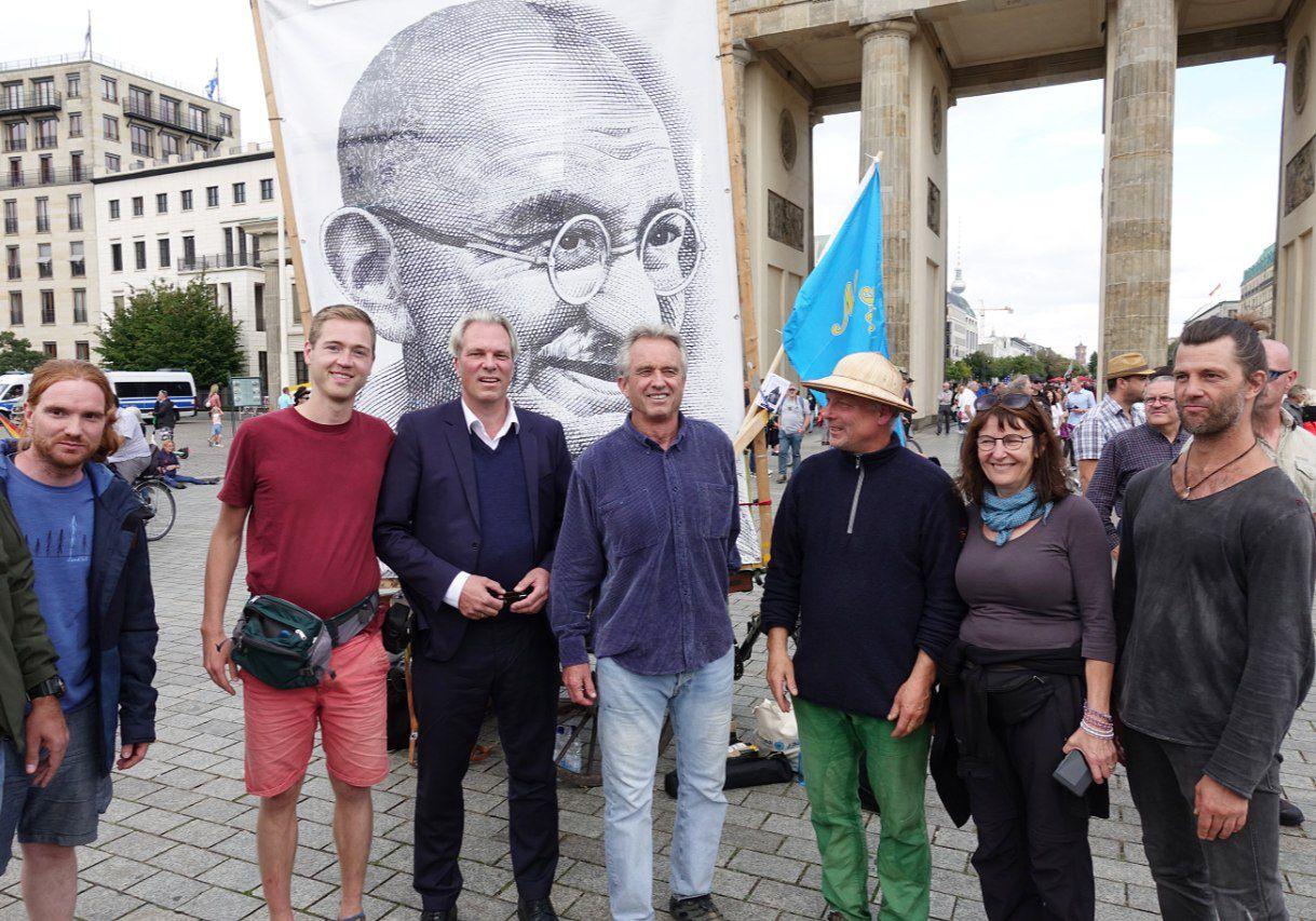 Demo Berlin Invites Europe Robert F. Kennedy in Berlin am Brandenburger Tor 28.08.2020