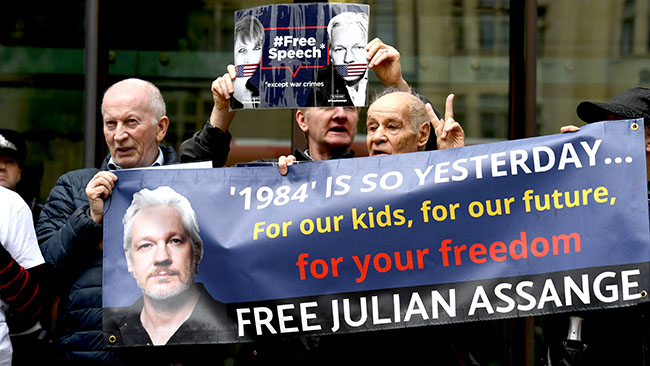 free assange demo wikileads ceo könnte mit nur einem gerichtsbeschluss in die usa ausgeliefert werden